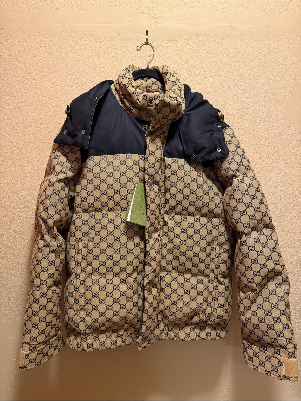 New Authentic Gucci GG Supreme Puffer Jacket Coat Tan Navy Size IT 50 / US L
